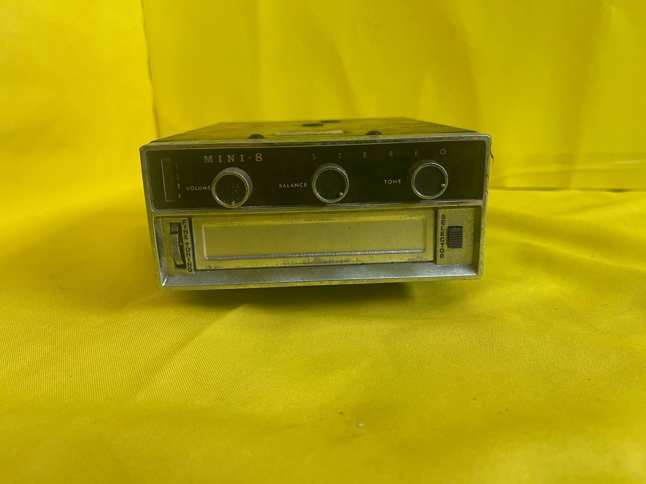 Vintage Mini-8 Stereo Car Audio Receiver Unit Made in Japan RE