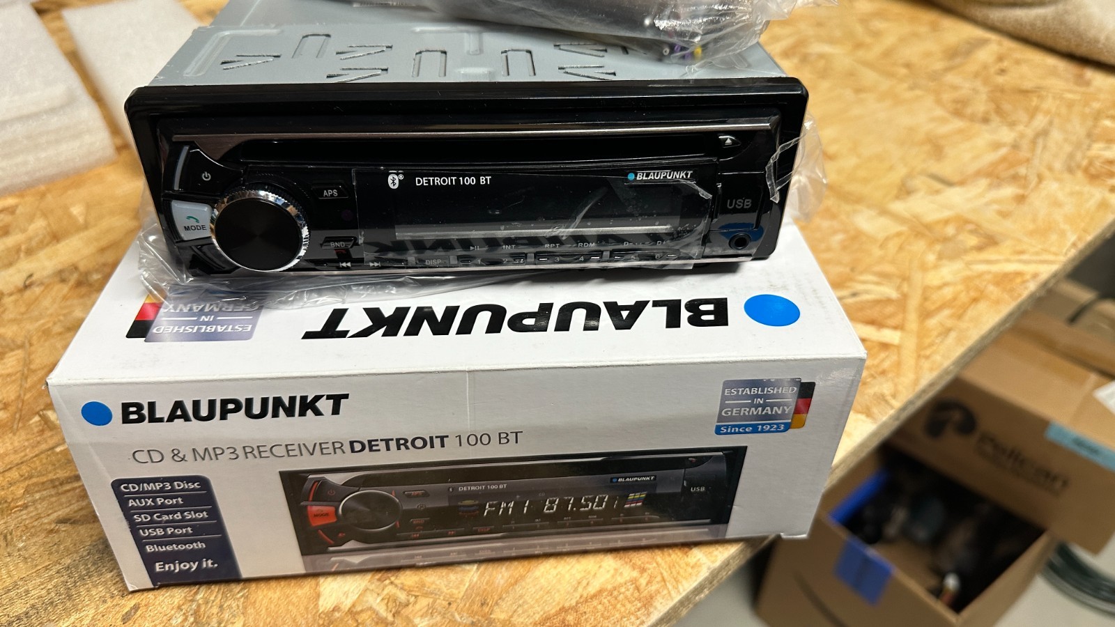 Blaupunkt BT 100 Detroit CD & MP3 Receiver