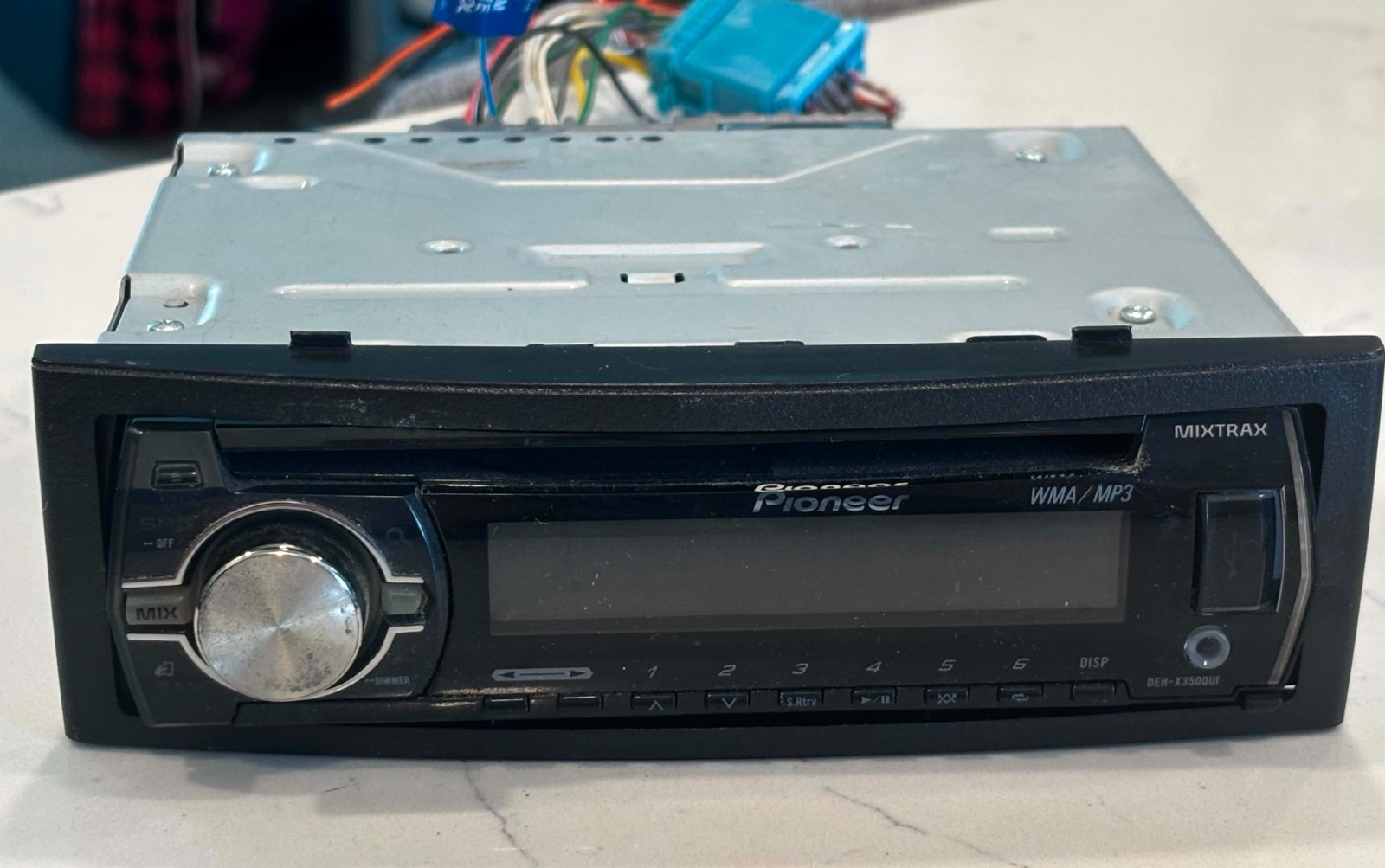 Pioneer DEH-X3500UI CD USB AUX Car Stereo Head Unit w/ GM Wiring Harness