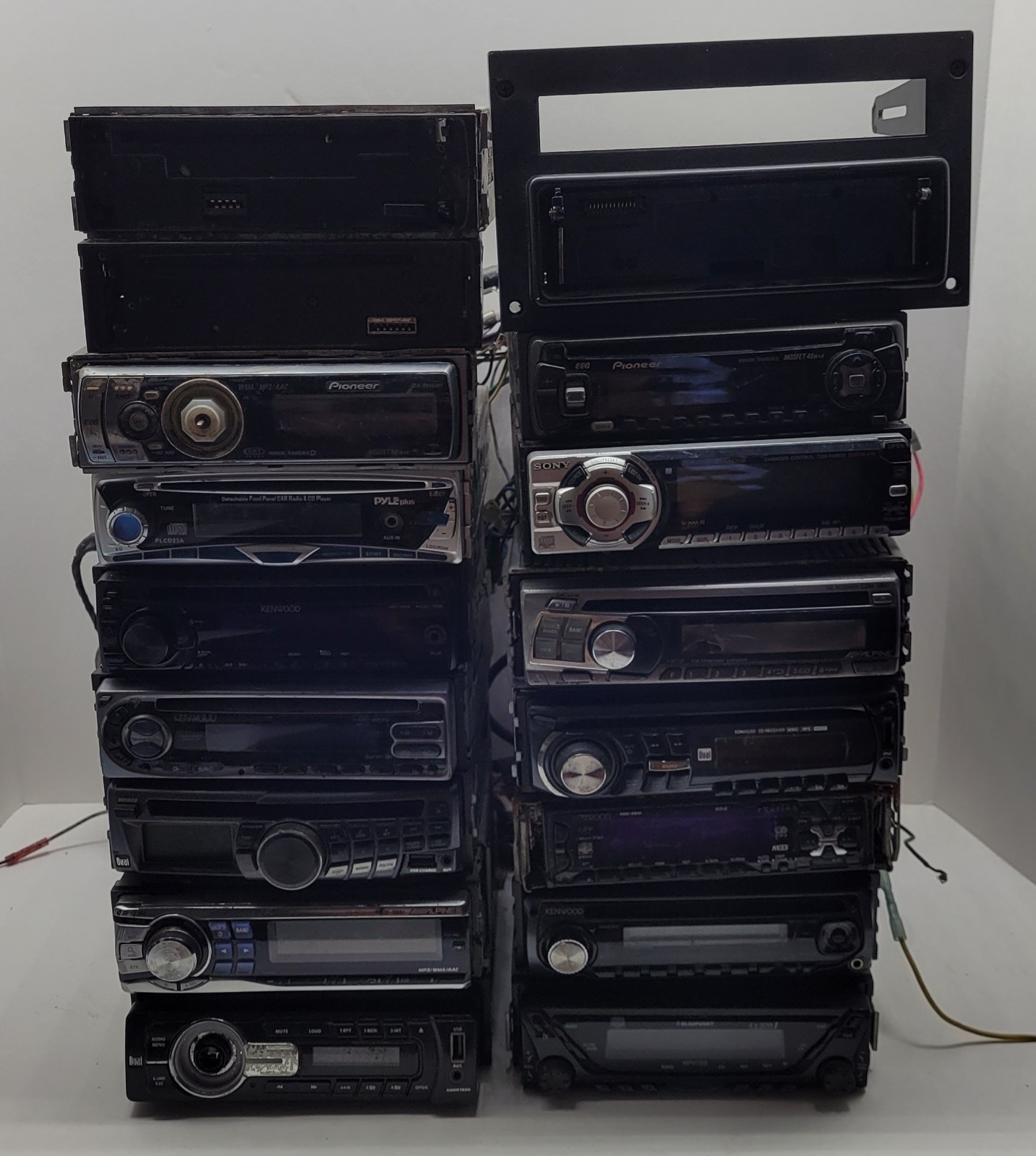 Lot of 17 Aftermarket Digital Car Stereos Radios Kenwood, Pioneer FOR PARTS