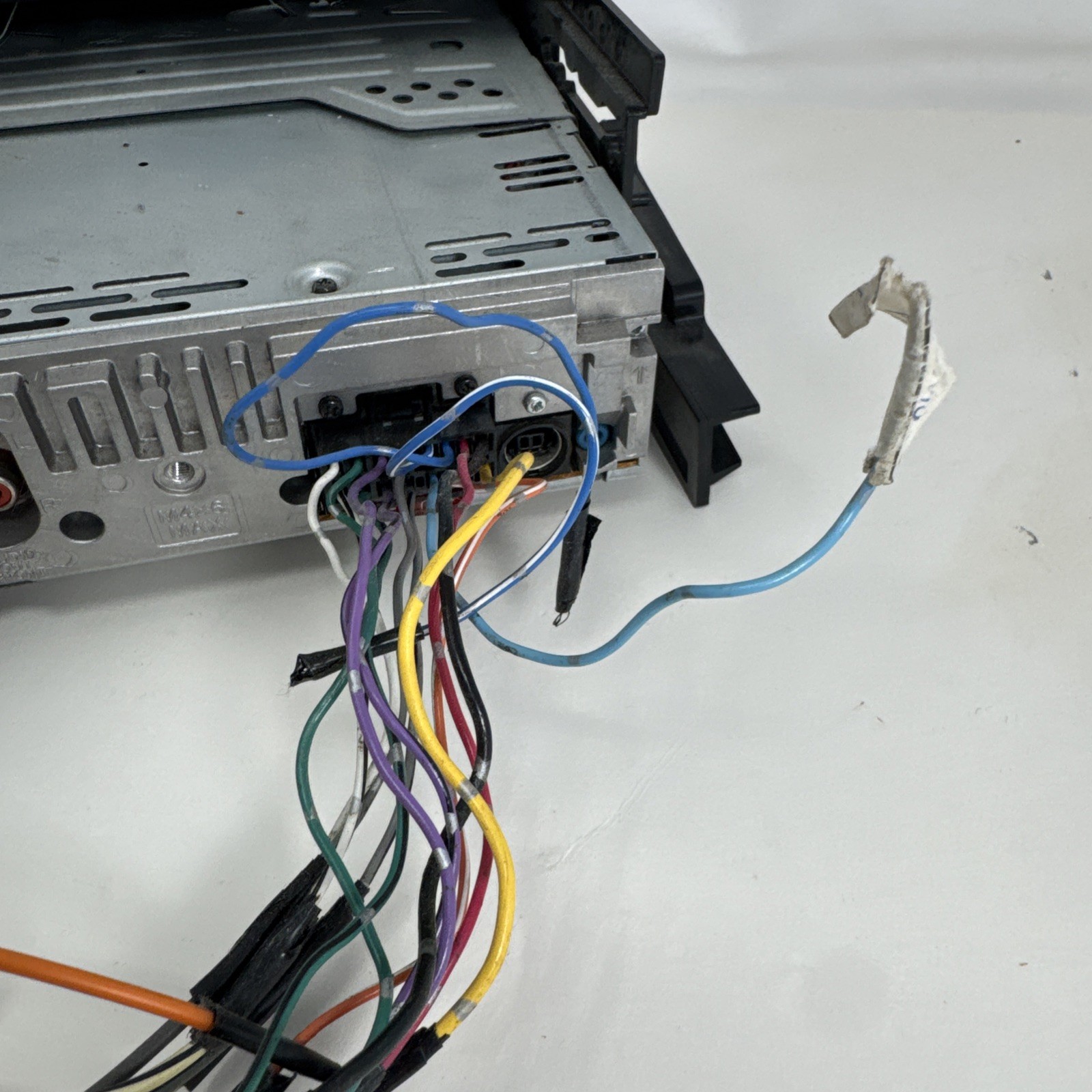 SONY CDX-GT72W w/ Head Unit And Cables Graphics