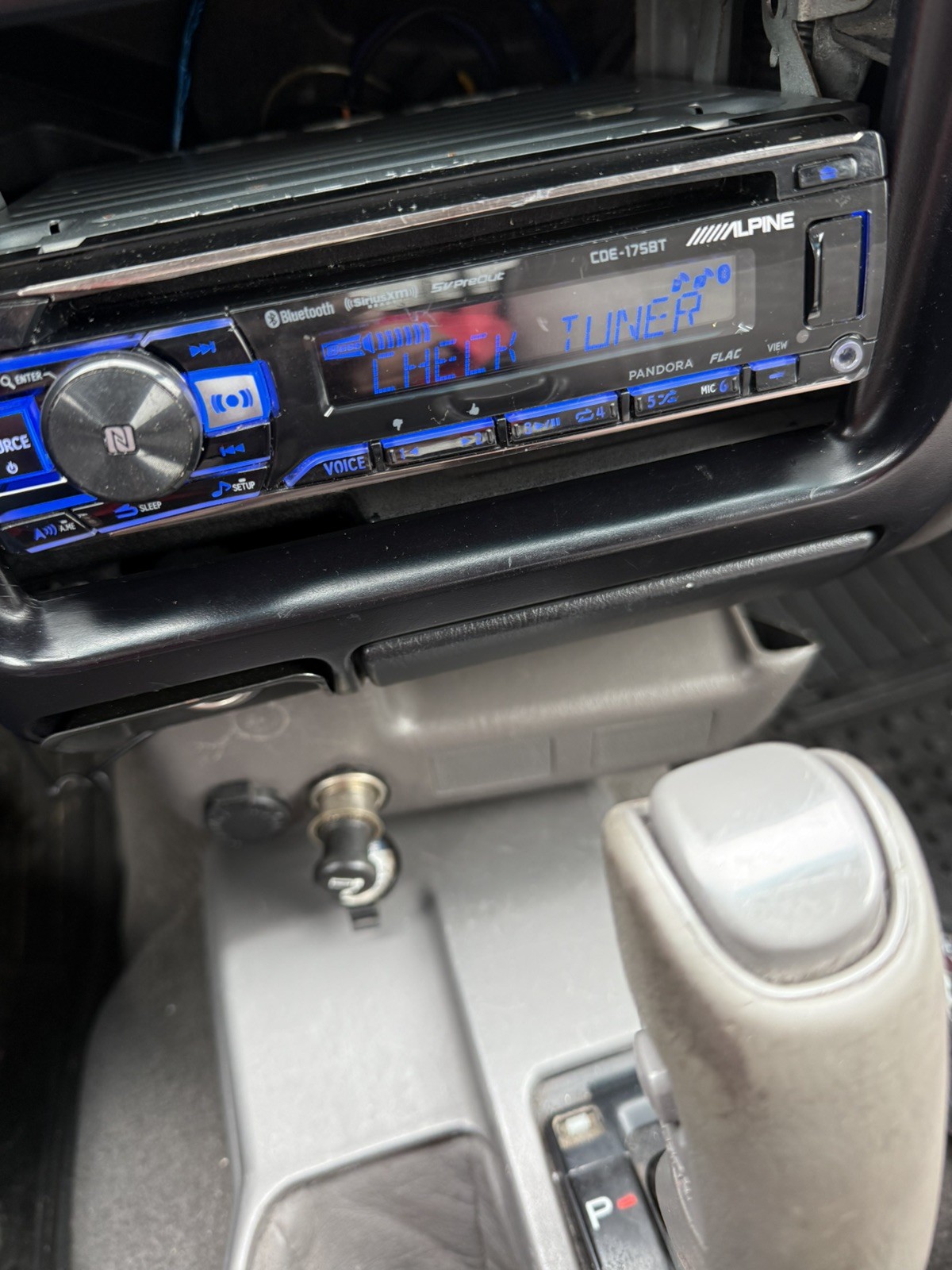 Alpine CDE-175BT USED
