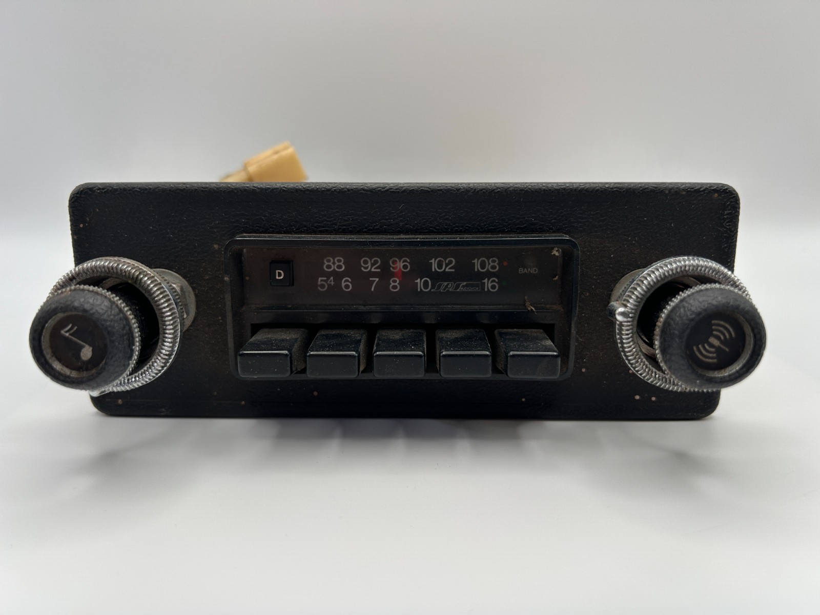 Vintage SPS by AUDIOVOX AM/FM Car Radio Model No. IM-FM Stock No. 82 – Singapore