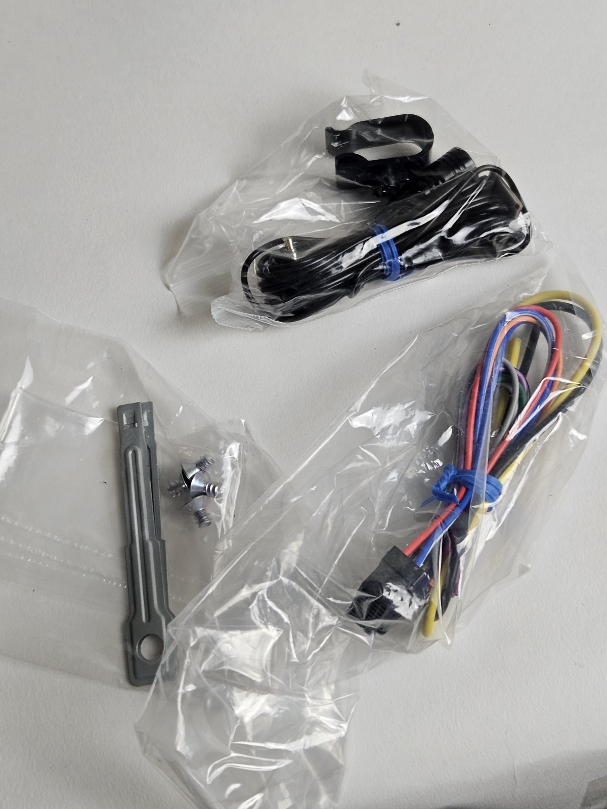 Alpine car stereo UTE-73BT Bluetooth