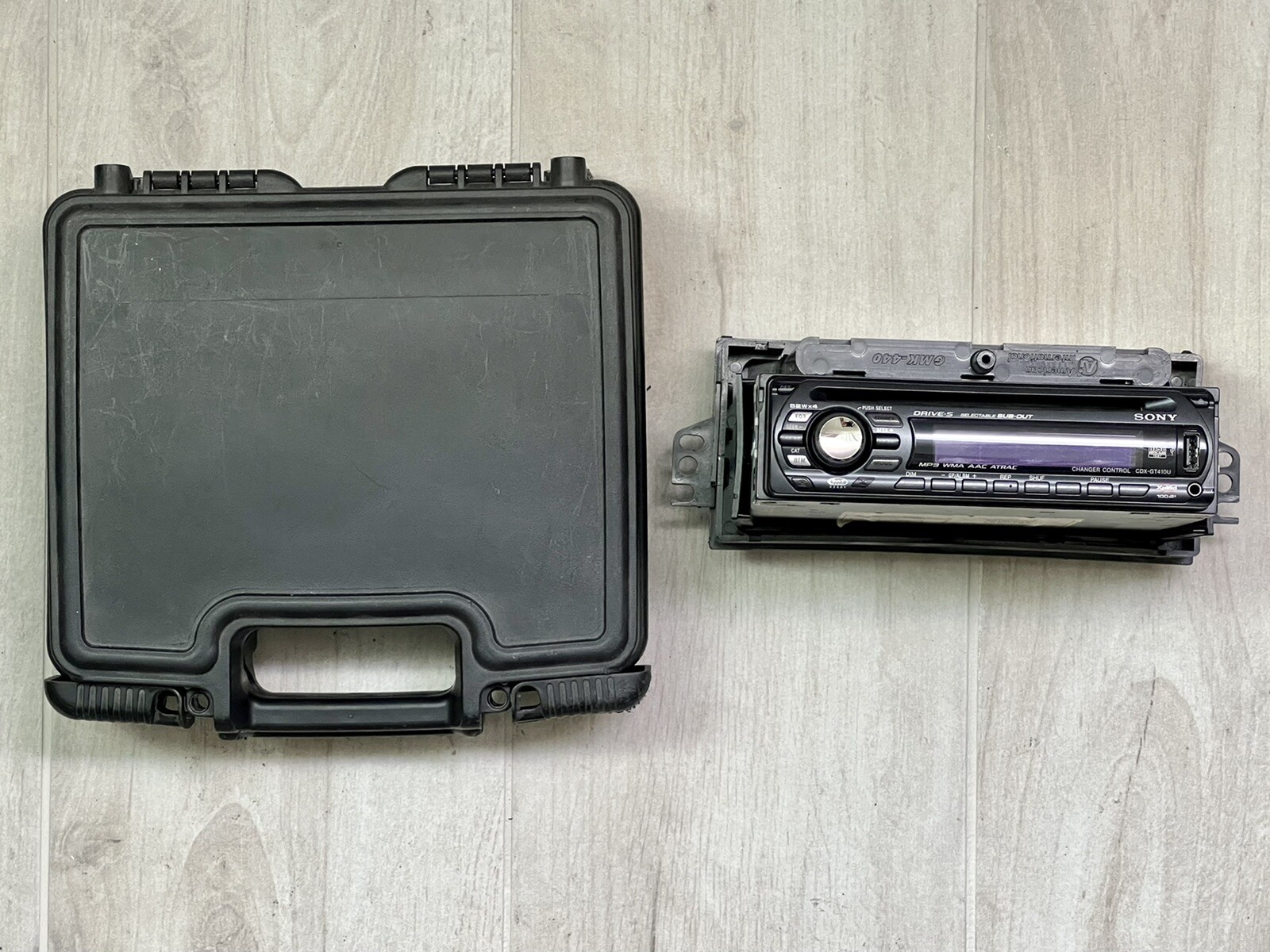 BUNDLE: Sony Xplod 52Wx4 CDX-M7810 (Used) & Custom Carry Case