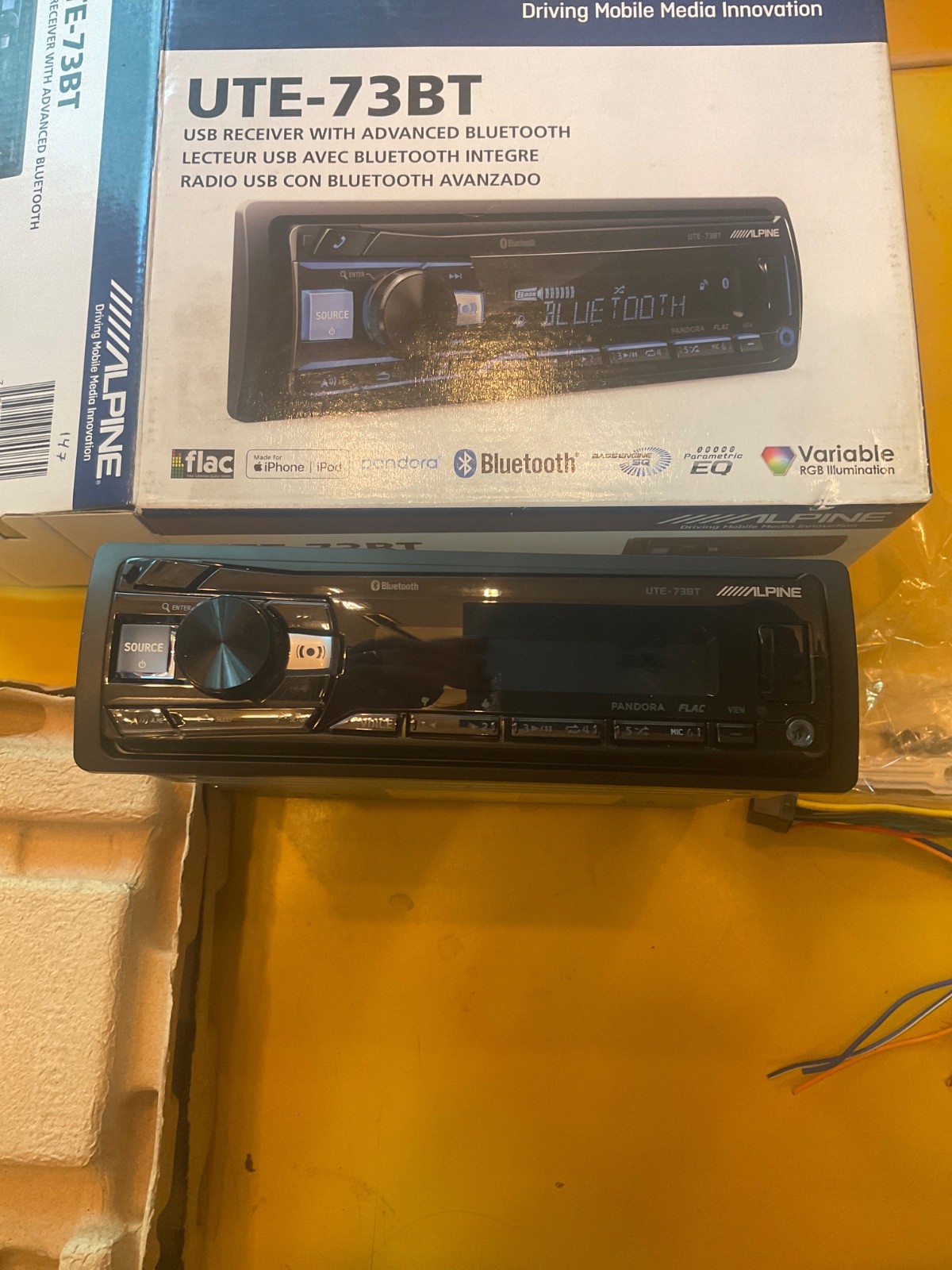 Alpine UTE-73BT Digital Media Receiver for parts or repair