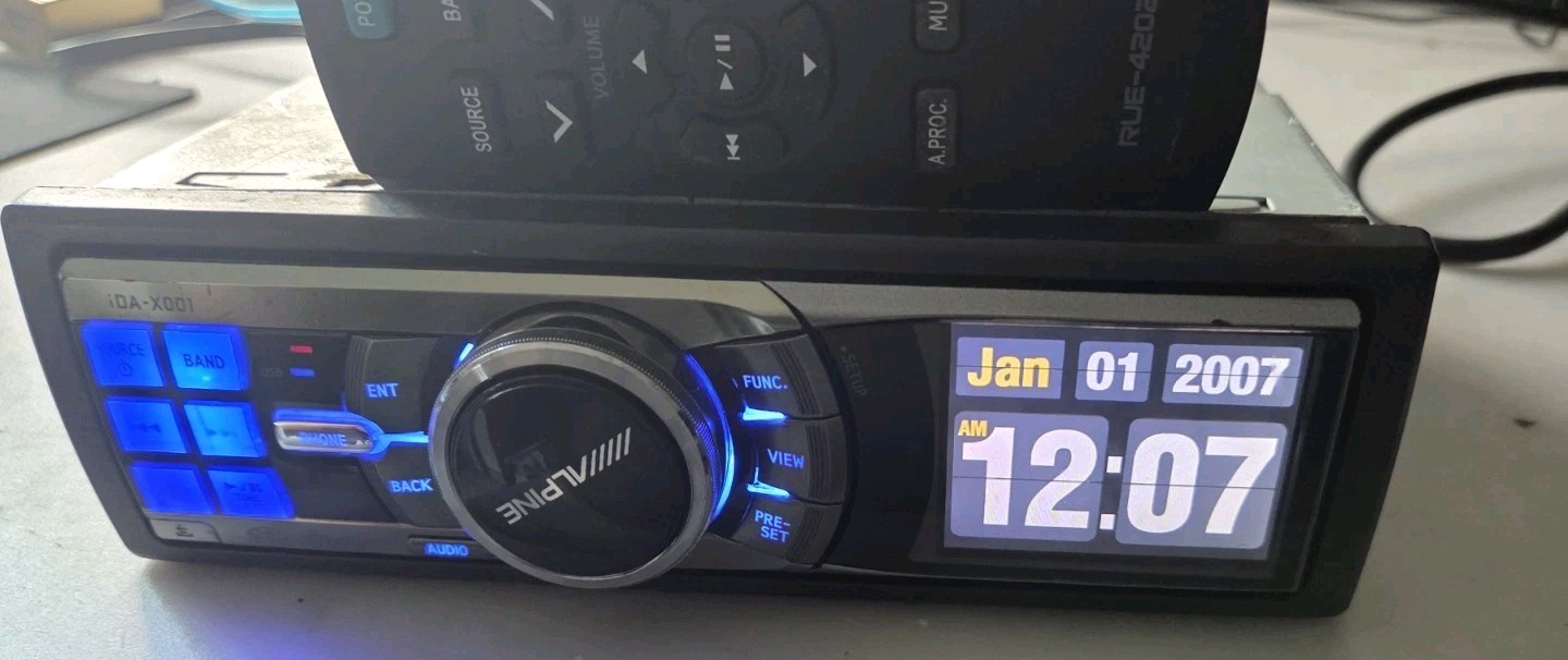 Alpine iDA-X001 Stereo 18 Watts RMS USB Aux NO BLUETOOTH With Remote
