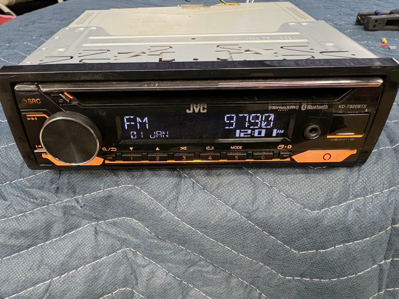 CLEAN JVC KD-T920BTS CD Receiver featuring Bluetooth® / Front USB