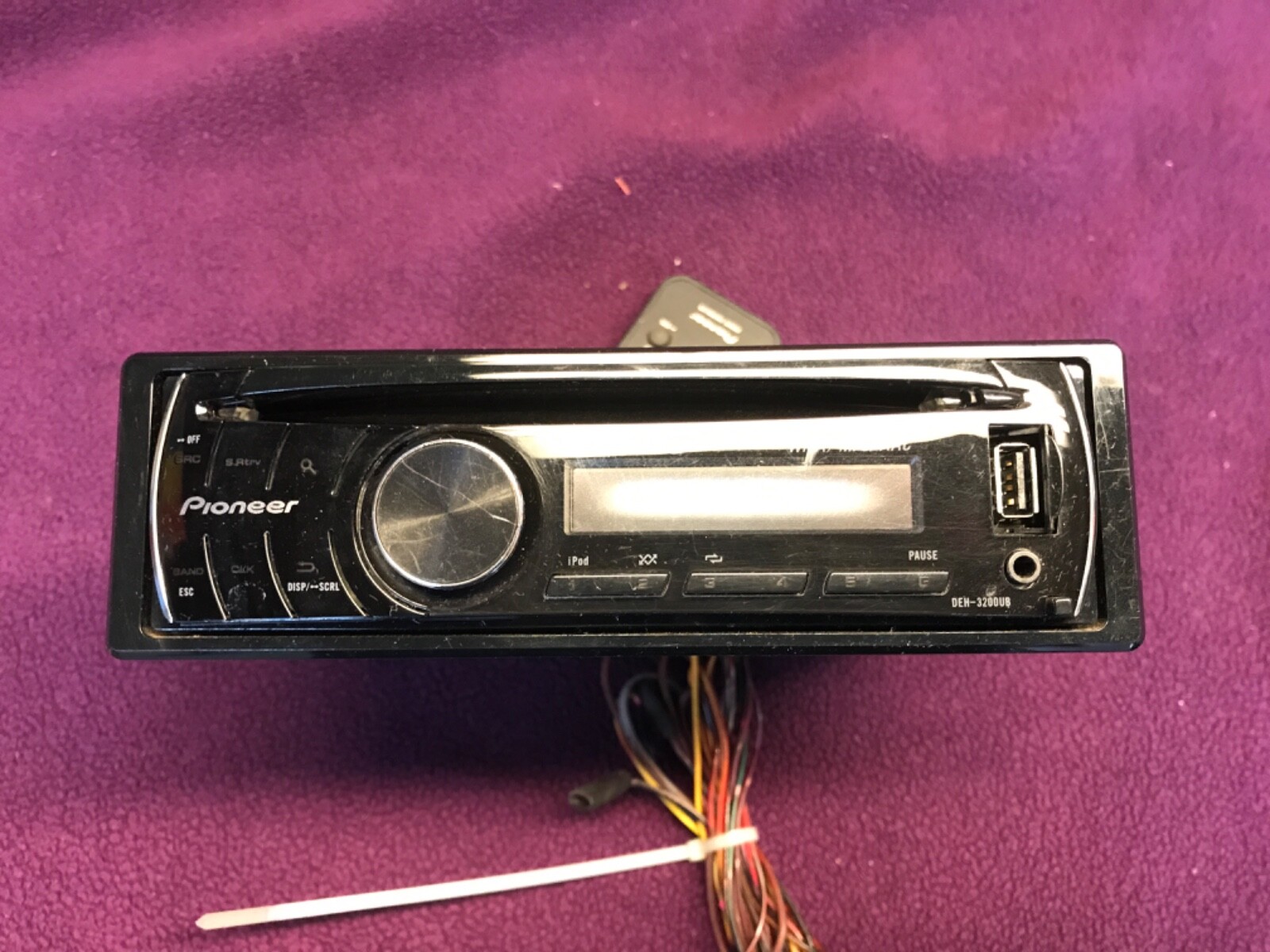 Pioneer DEH-3200UB CD Player/USB In Dash Receiver Radio w/Remote