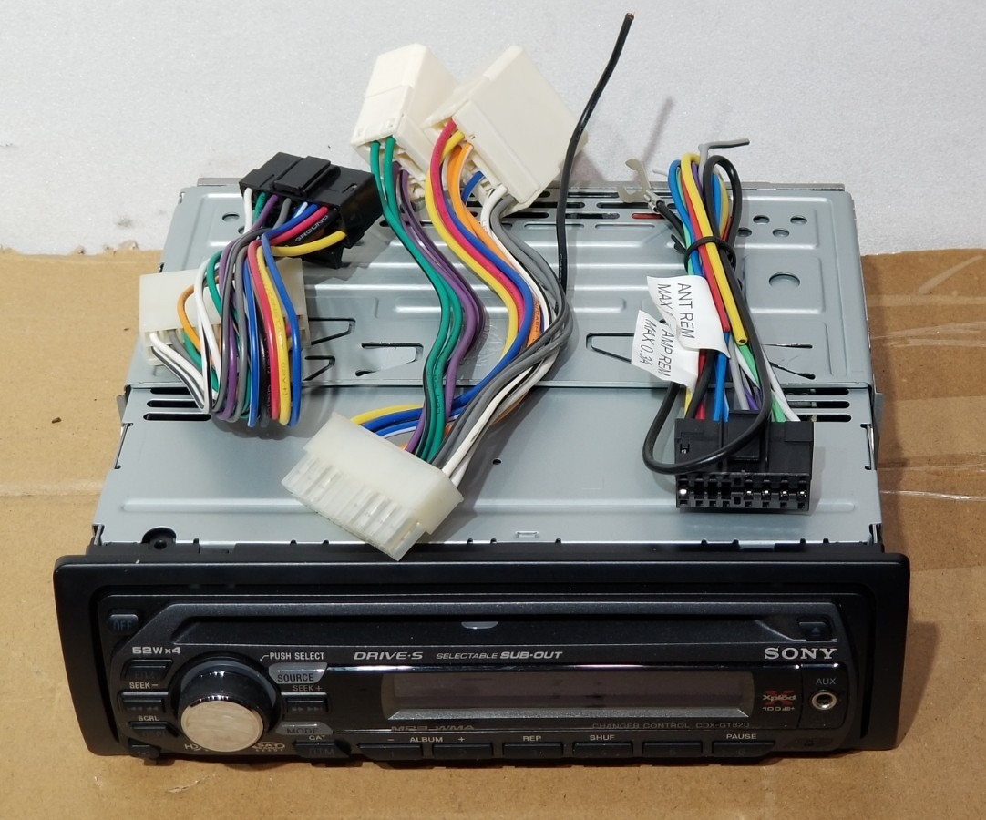 SONY Xplod Car Stereo CD MP3 XM AUX 52Wx4 Spectrum Analyzer w/Wiring