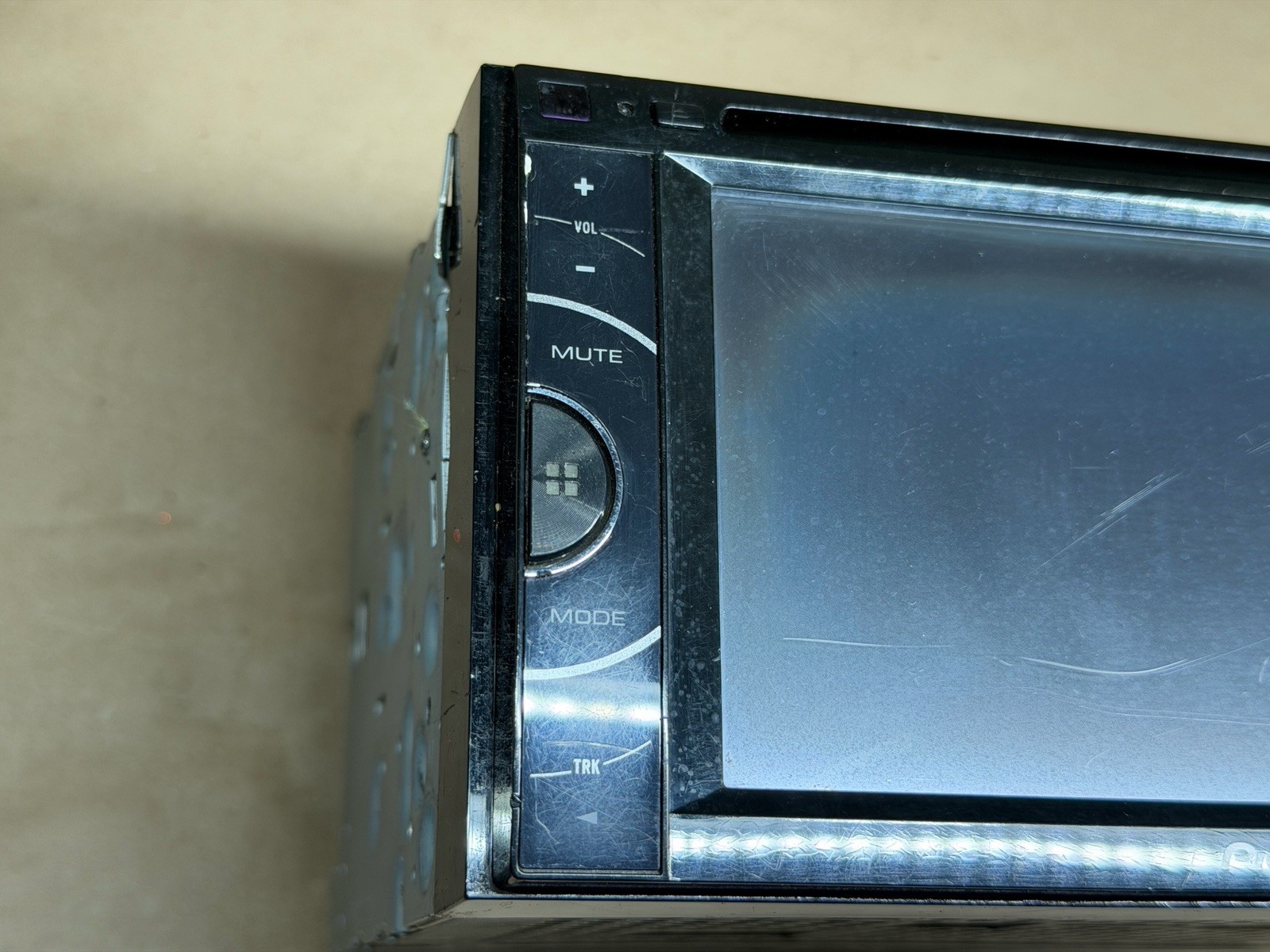 Pioneer AVH-X1500DVD 6.1″ Double-DIN Multimedia DVD Receiver FOR PARTS AS IS