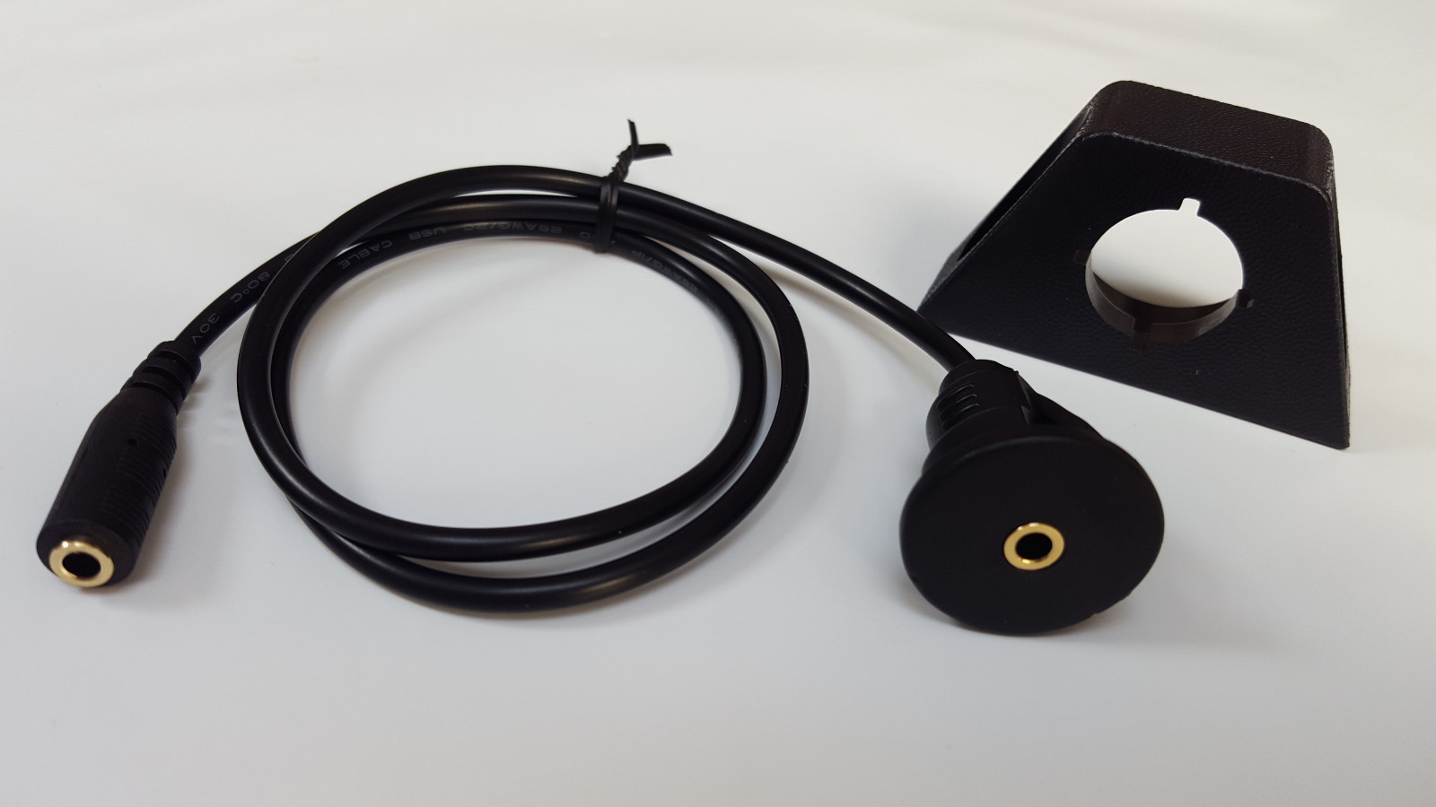 Grom Audio Flush Mount 3.5mm female Universal auxiliary cable 2FT #C-FM35