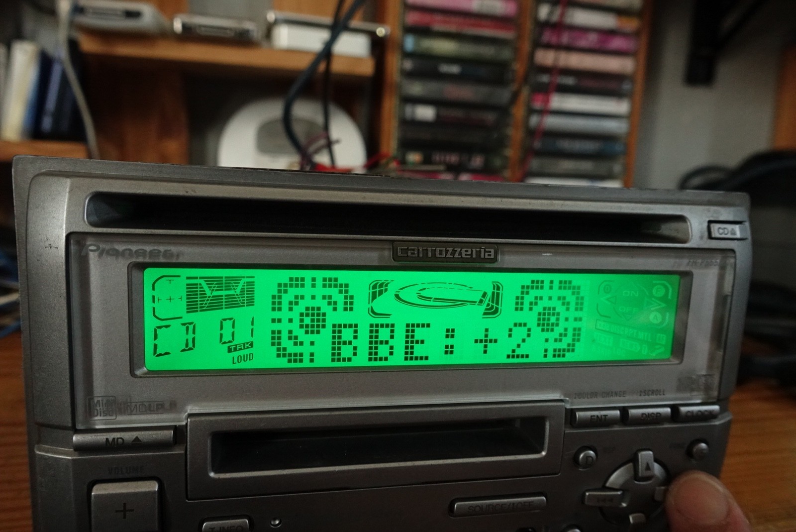 Pioneer Fh-P555MZ. 2 Dins- CD/MD/Aux-Bluetooth Player. BBE/Surround Mode.