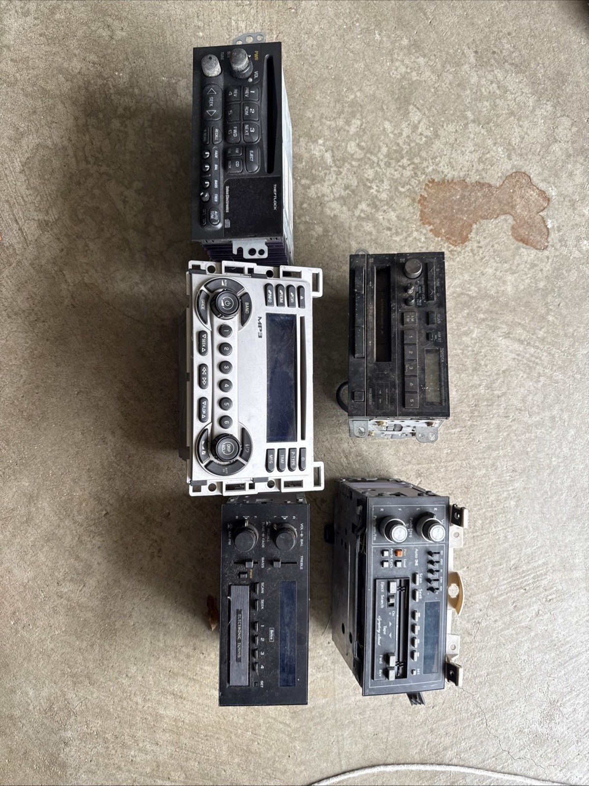 5 Car Stereos 2 Cd Players MP3