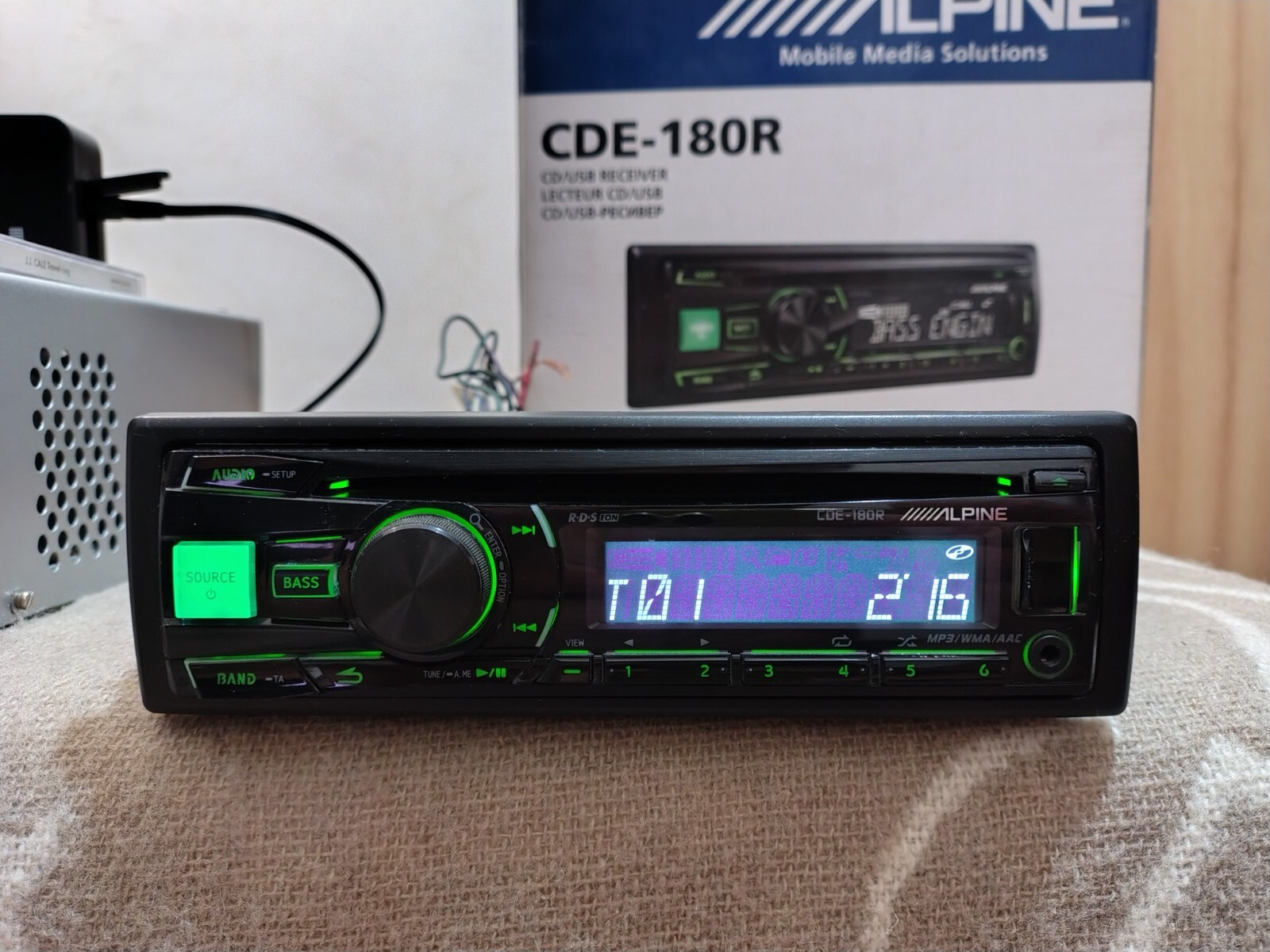 Alpine CDE-180R Car Stereo Mobile Media Receiver Fully Working Good Shape BOX