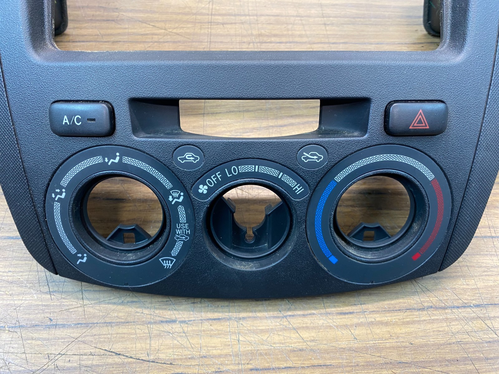Toyota Hilux 2011 Diesel Interior Dash A/C Control Surround Facia 55420-0K010