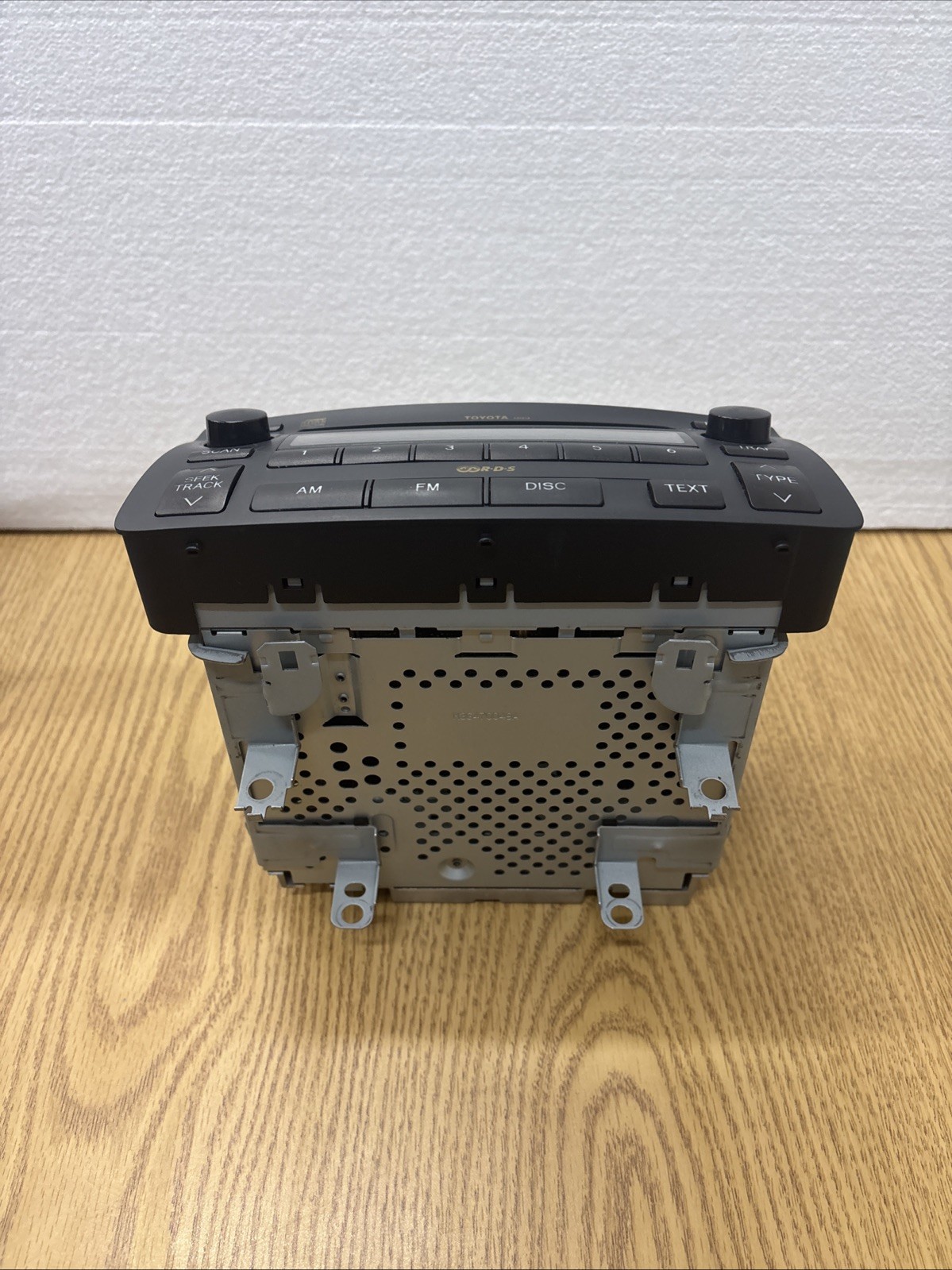 Toyota AM FM Radio CD Player 86120-02440 OEM ***Untested