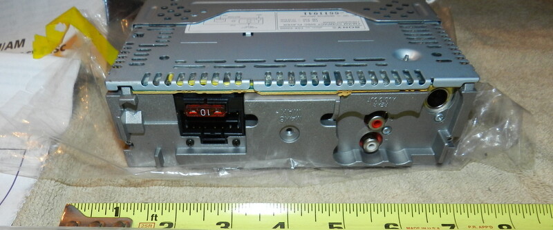 SONY XPLOD CDX-S2000 FM/AM CD PLAYER TUNER CAR AUDIO NIB Missing Release Key