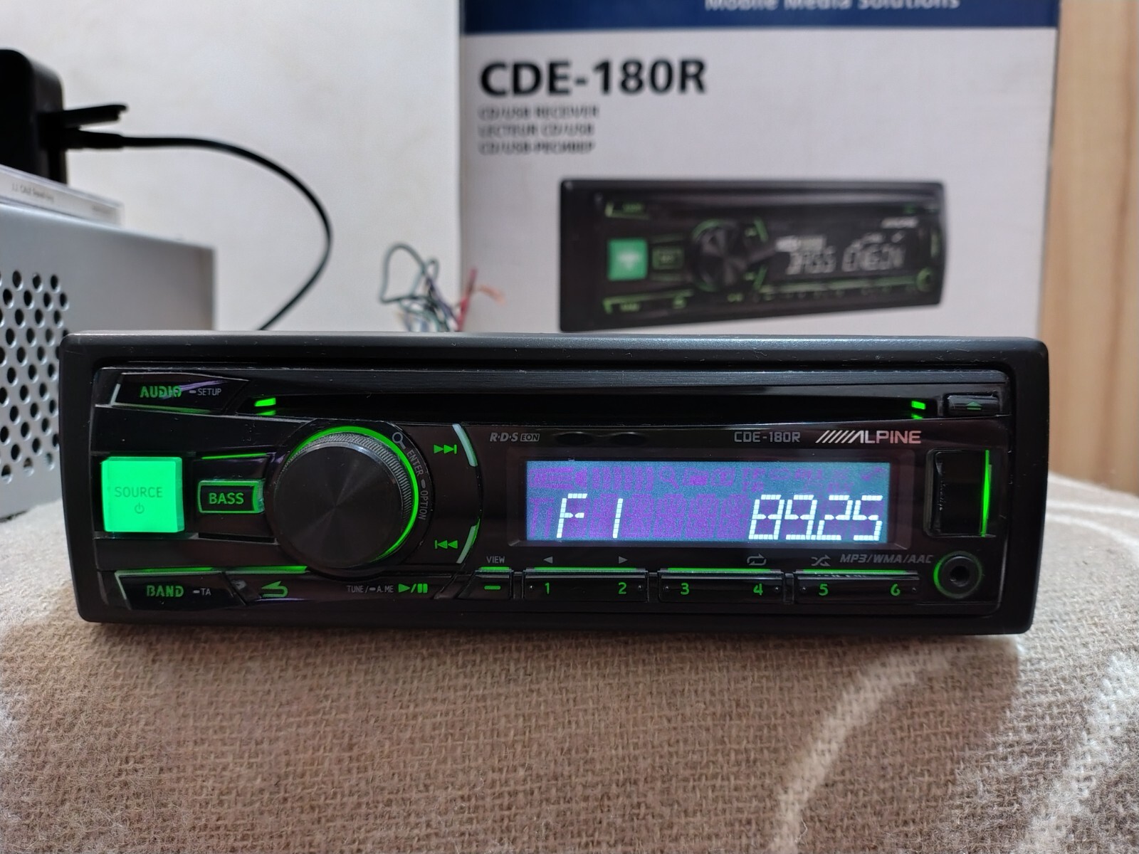 Alpine CDE-180R Car Stereo Mobile Media Receiver Fully Working Good Shape BOX
