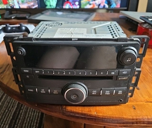 2007-10 Chevy Cobalt AM FM CD Player Radio Receiver 20935116