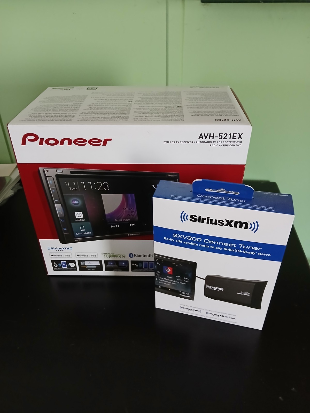 Pioneer AVH-521EX Multimedia DVD/Cd Receiver. Brand New With Xm Ready Reciever.