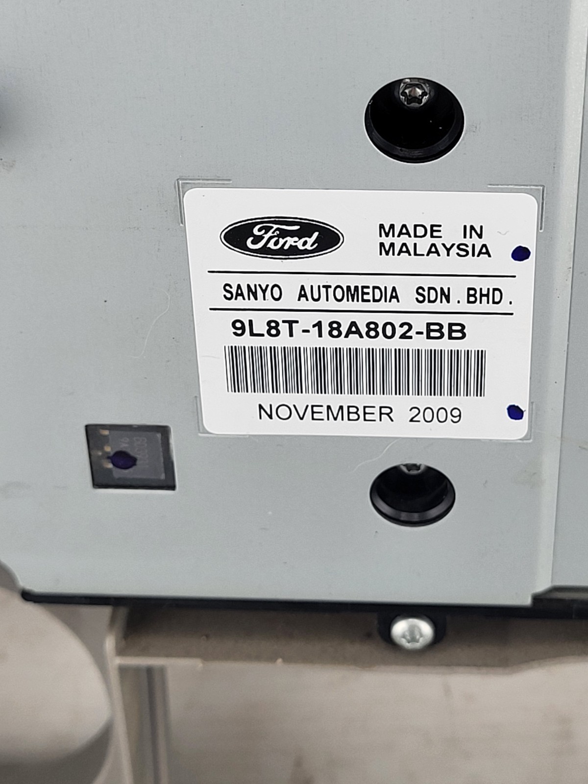 09-12 Ford Escape AM FM Radio Bezel & Control Panel 9L8T-18A802-BB