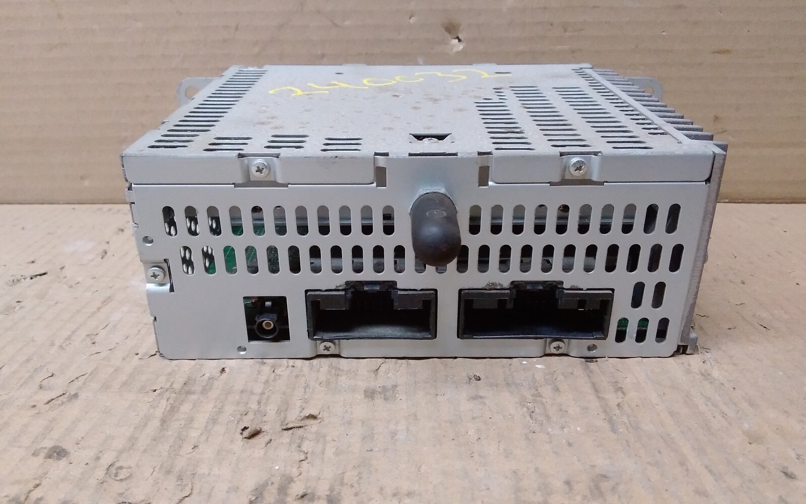 2013 FORD EXPLORER RADIO RECIEVER W/O SATELLITE ID- DB5T-19C107-AB