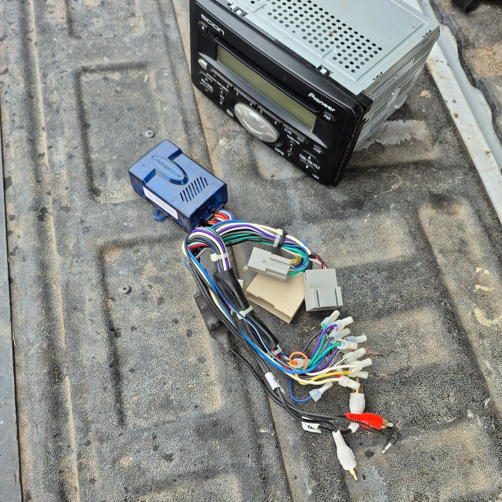 Toyota Scion Factory Pioneer Car Radio CD Player DEH-M8047zt with wiring harness