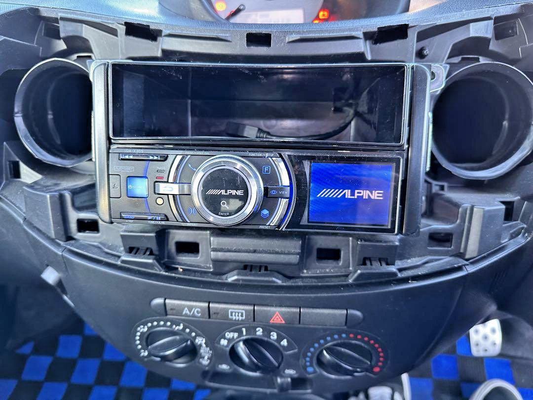 Alpine iDA-X305S Bluetooth Digital Media Receiver Car Radio Stereo 2.2-inch LCD