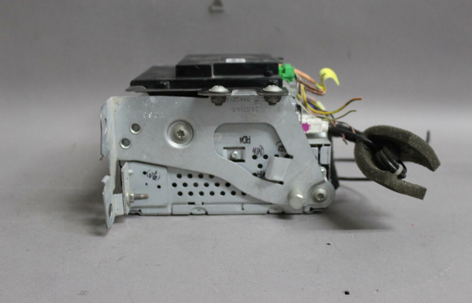 2009 2010 2011 JAGUAR XF AM/FM RADIO CD PLAYER RECEIVER 7G9N14C230TA 8X2314C512