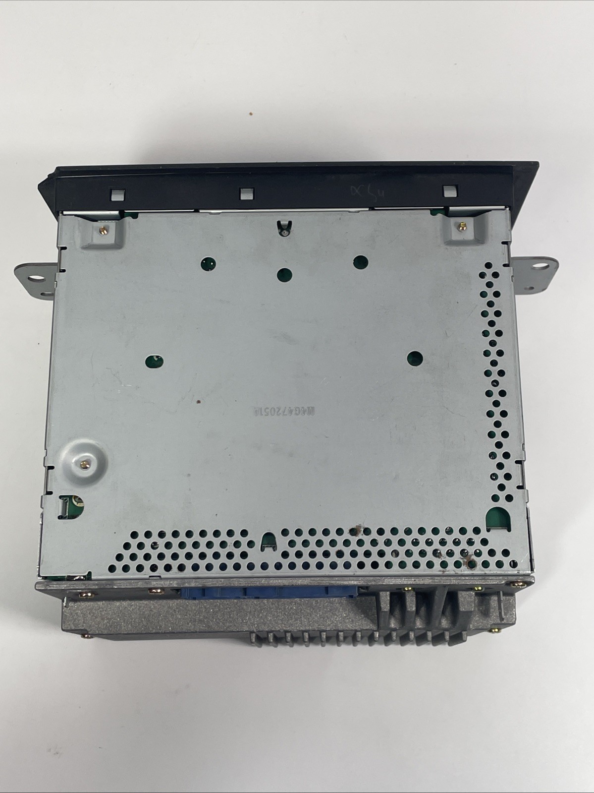 Saturn Ion AM FM CD MP3 radio receiver 22727872 Not Tested For Parts Only