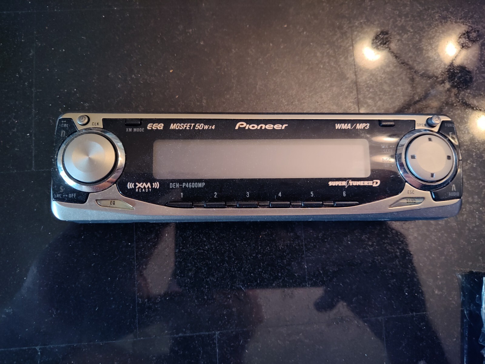 VINTAGE: Pioneer DEH-P4600 CD Player In Dash Receiver. (Remote included)