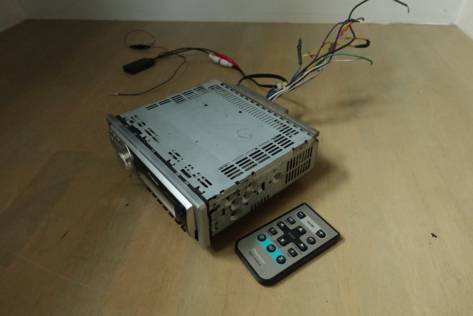 Pioneer DEH-P5850MPH. CD Player In Dash Receiver.Aux-Bluetooth. US Fm Tuner.