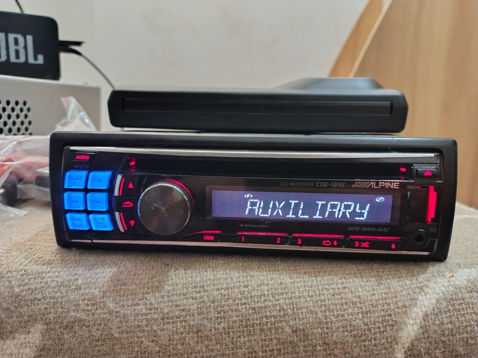 Alpine CDE-123E Car Stereo Mobile Media Receiver Fully Working Good Shape