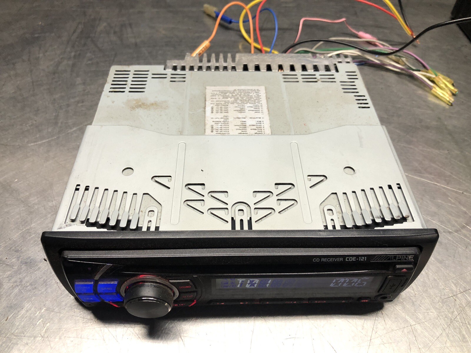 Alpine CDE-121 Am Fm Cd Player Stereo Radio Receiver USB 2011 Model