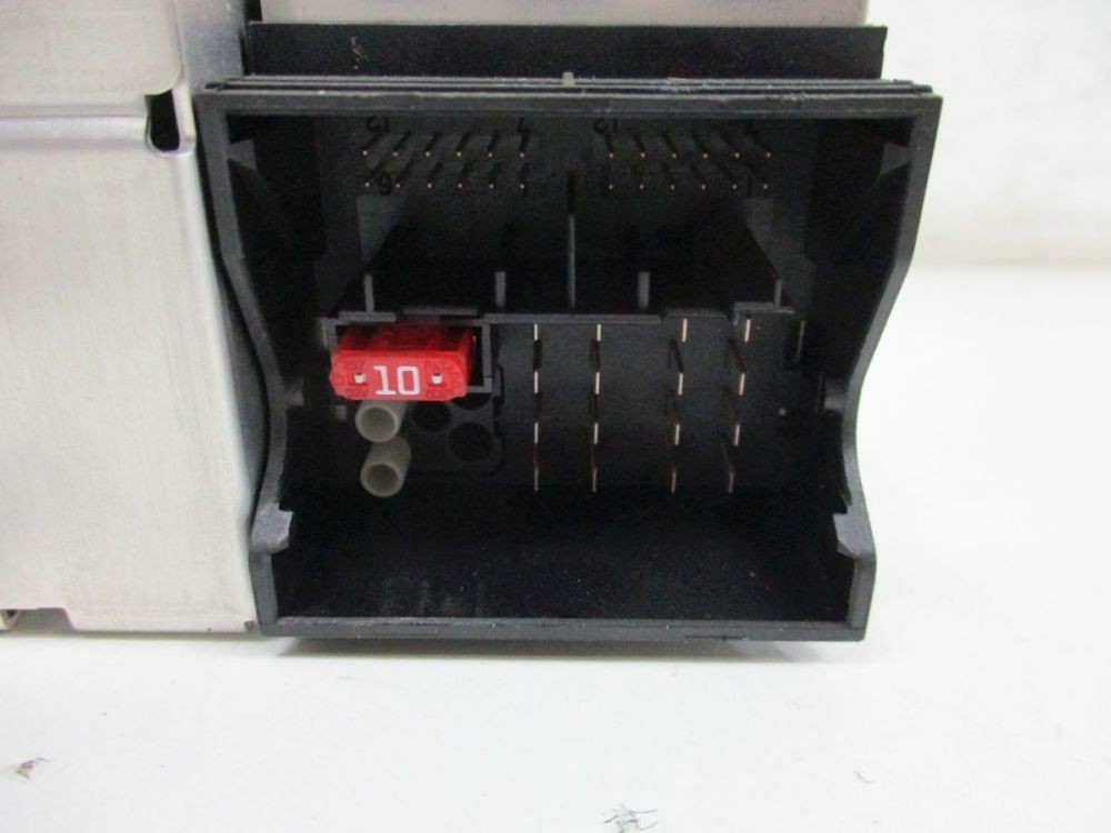 CD Radio BMW Professional US Version Fits BMW 3 (E90) 325I 6983018