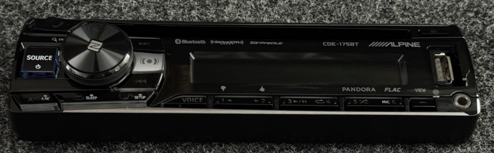 Alpine CDE-175BT NEW/OPEN BOX. EXTREMELY HARD TO FIND (SEE DESCRIPTION)