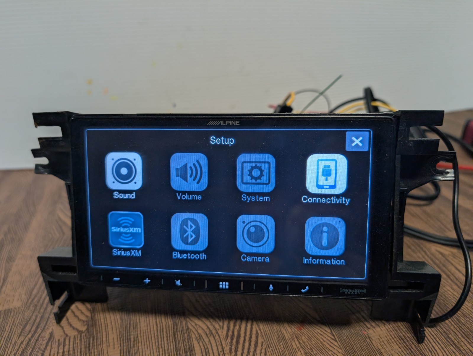 Alpine iLX-W650 Car Double Din Digital Media Receiver w/CarPlay & Android Auto