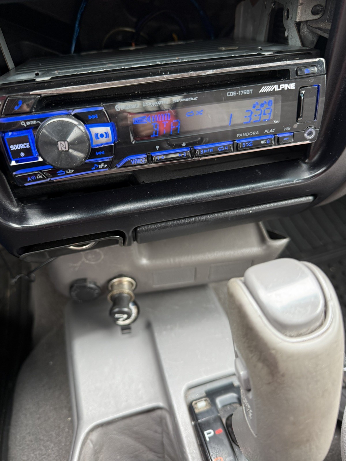 Alpine CDE-175BT USED