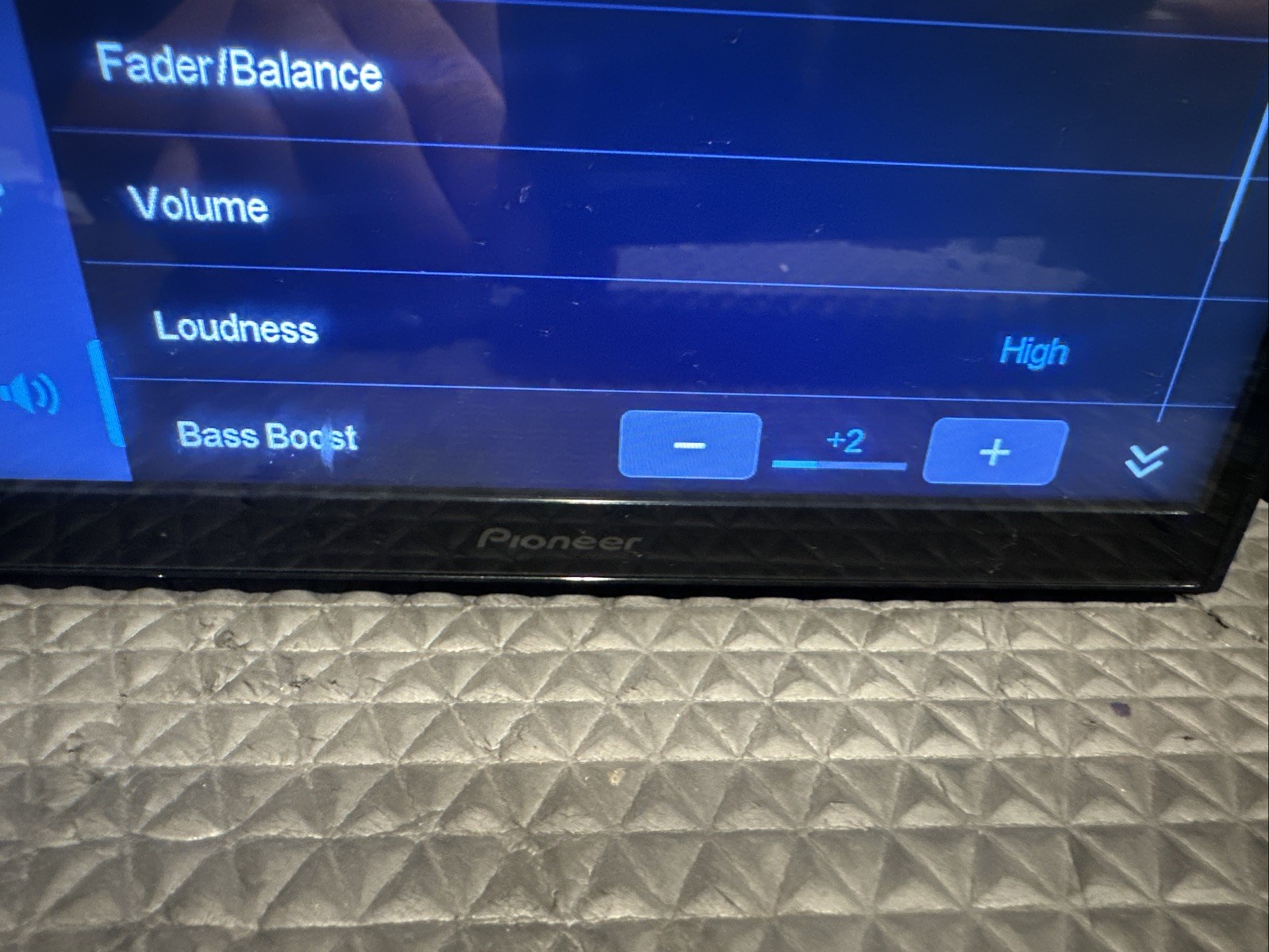 Pioneer DMH-130BT Double-DIN Bluetooth 6.8″ Touchscreen Digital Media Receiver