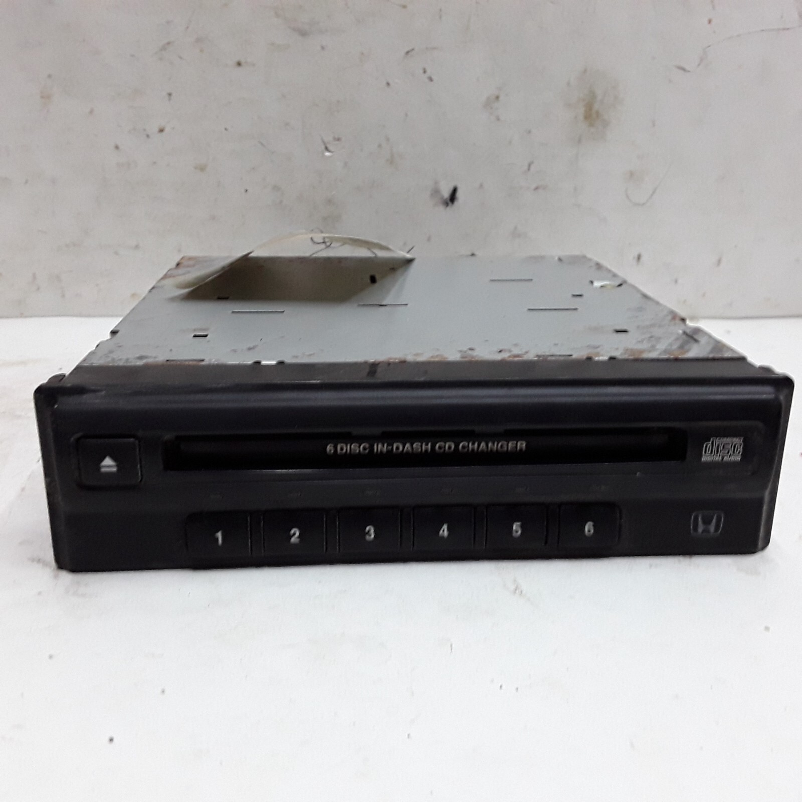 00 01 02 03 04 05 06 07 08 Honda 6 disc CD player needs plug 08A06 3B1 3 G2U