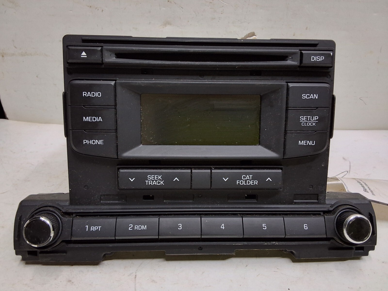 17 18 Hyundai Elantra AM FM CD radio receiver OEM 96170-F2140UAT