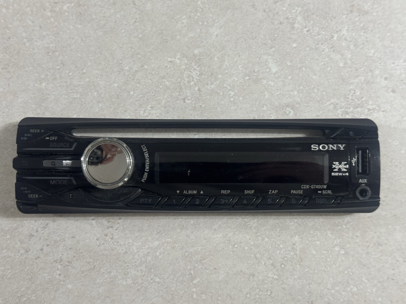 Sony CDX-GT40UW AM/FM Auto CD Player w/ Removable Faceplate See Description
