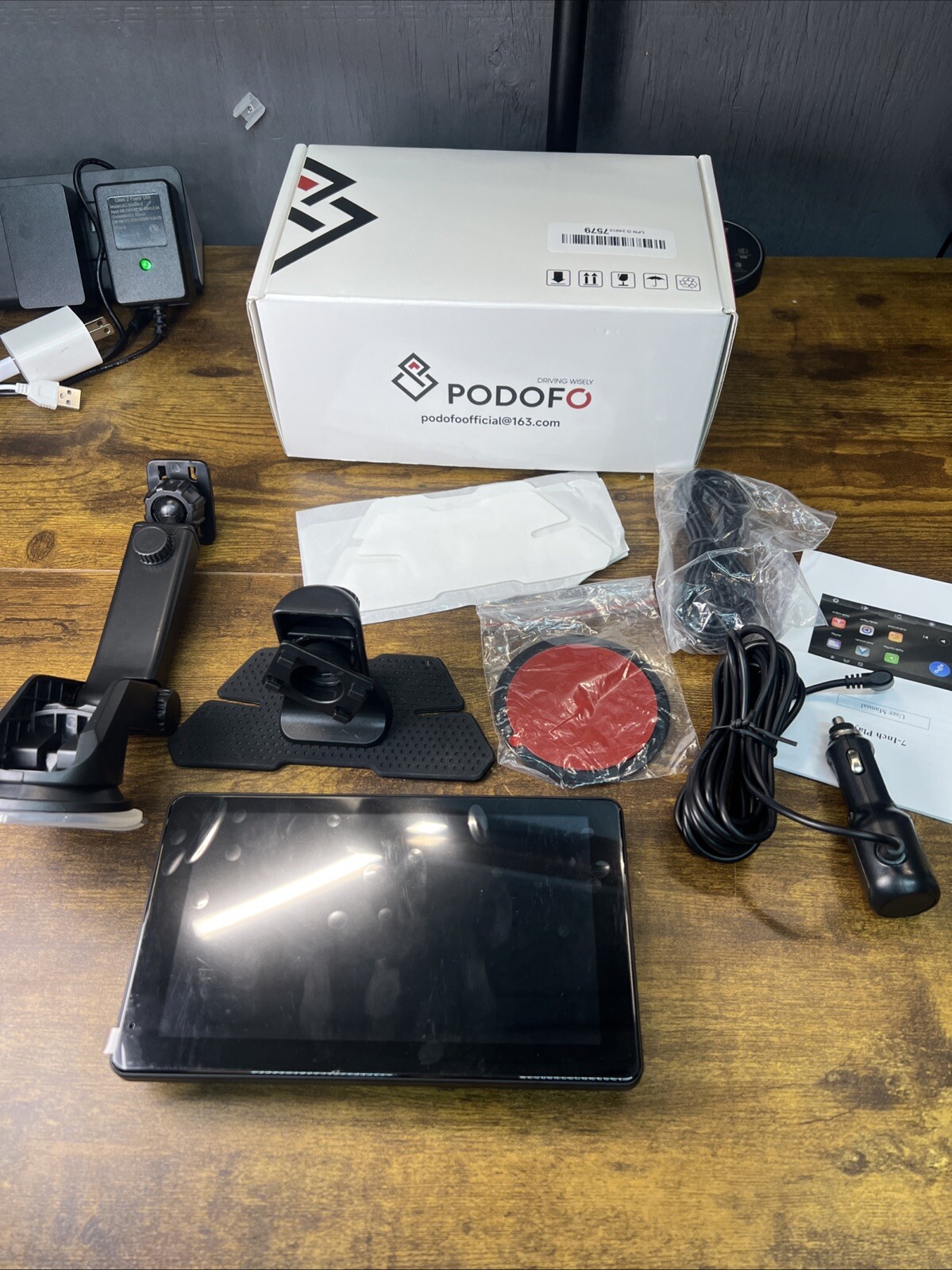 Podofo Wireless Carplay Screen for Car, 7 inch HD IPS Touch Screen Portable Radi
