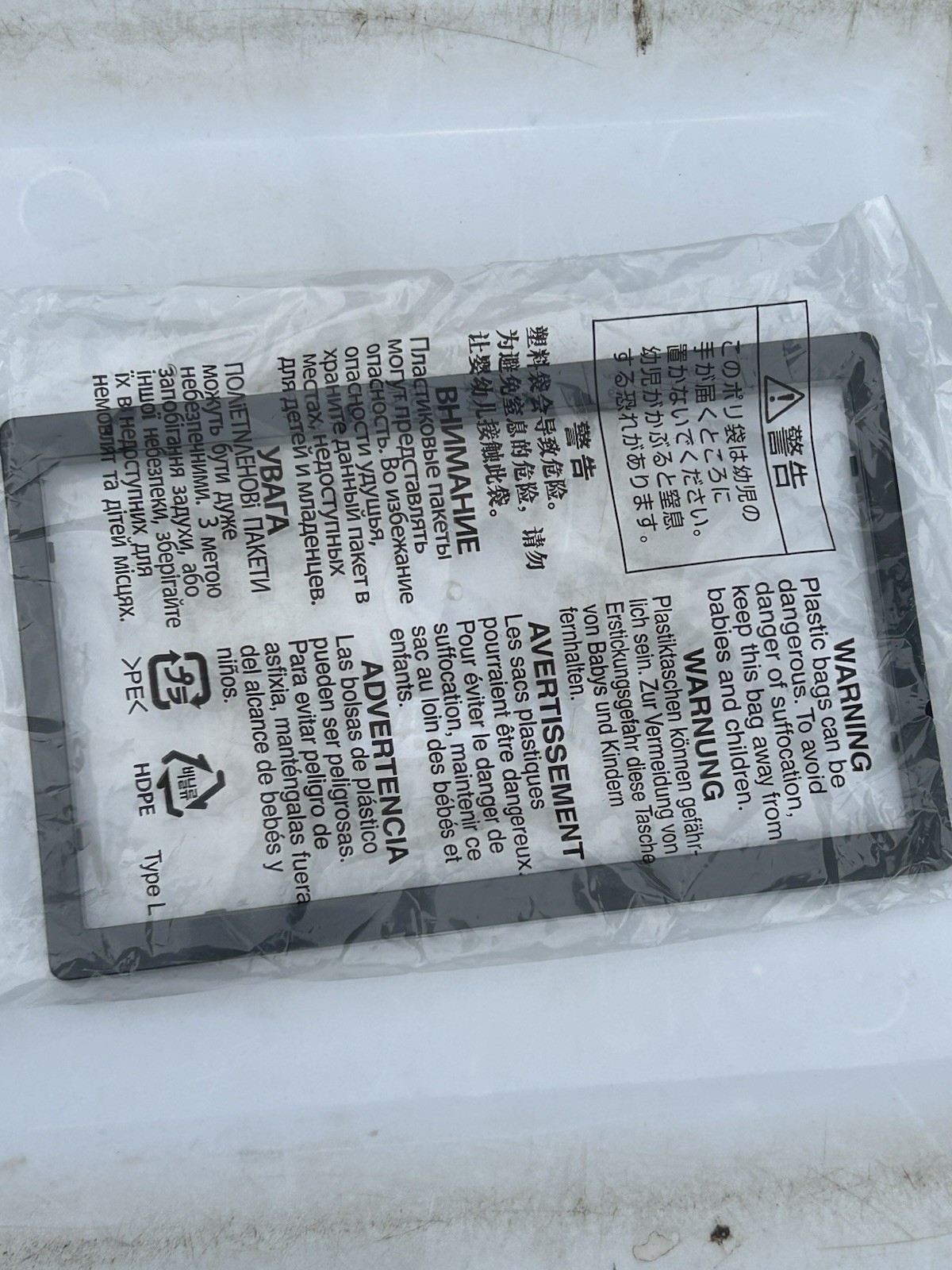 Grundig GX-3900 3 mons old has features such as GPS, Bluetooth, Apple car play