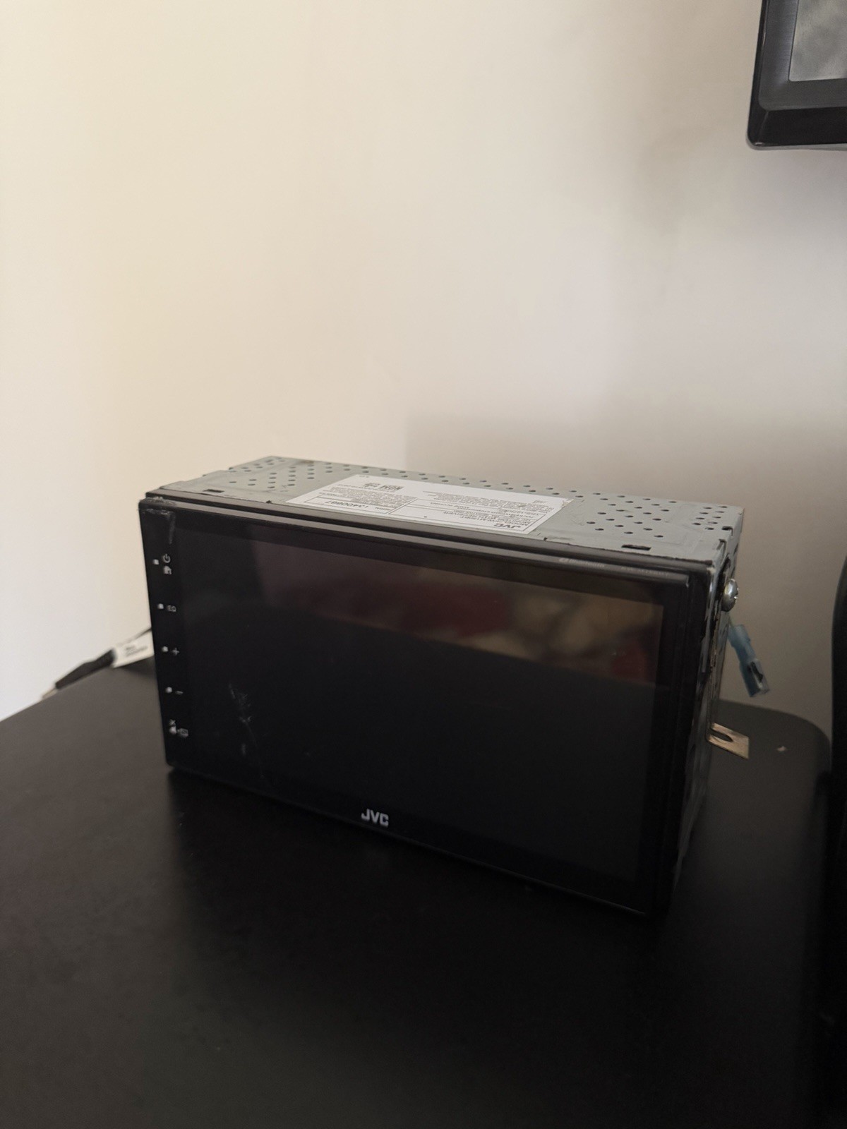 JVC 6.8″ DIGITAL MULTIMEDIA RECEIVER WITH WIRING HARNESS | KW-M180BT | BLACK