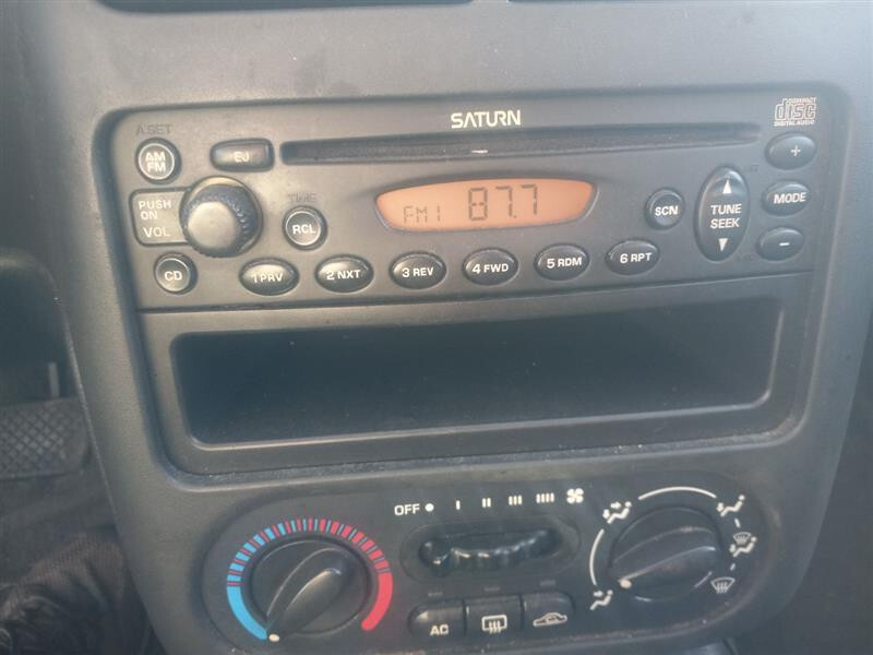 2002 SATURN S SEDAN AM FM CD RADIO ID- 21025330 (OPT U1C)