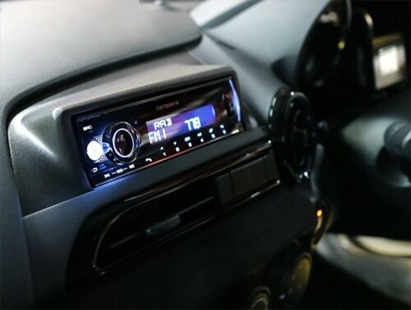 Pioneer Carrozzeria MVH-6600 1DIN USB/Bluetooth Car Audio Japan NEW
