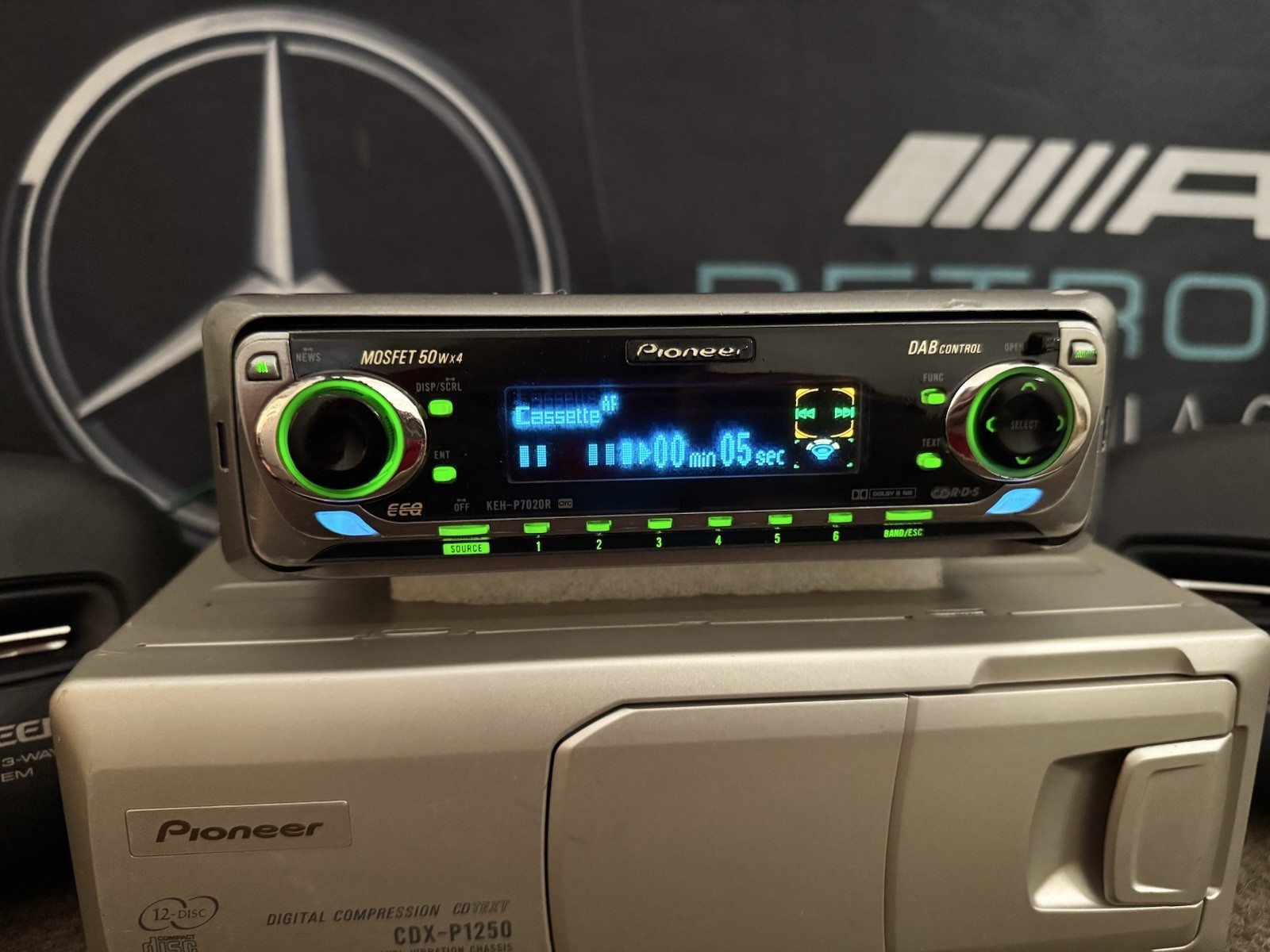 PIONEER KEH-P7020R Car LW/MW/FM Cassette Player & CD-Changer CDX-P1250 Dolphin D