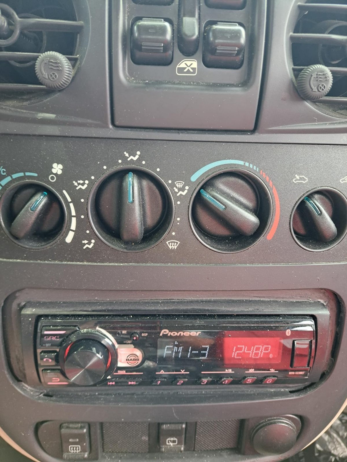 Compact 1-DIN Bluetooth Car Stereo: USB, AM/FM, Advanced Sound Retriever